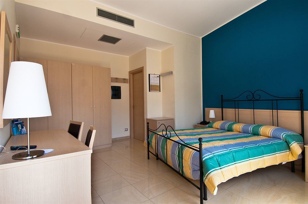 Hotel Residence Empedocle เมสซีนา ภายนอก รูปภาพ