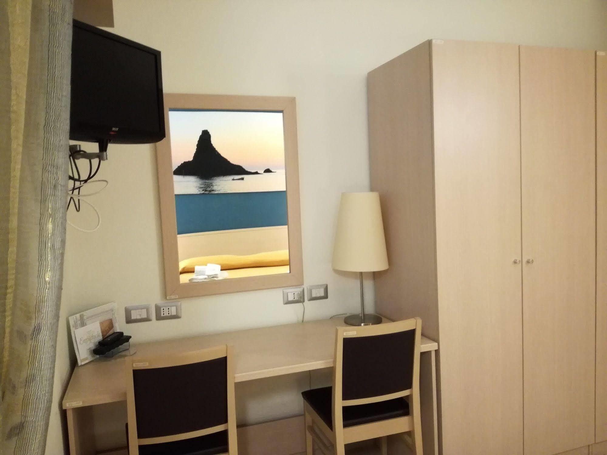 Hotel Residence Empedocle เมสซีนา ภายนอก รูปภาพ